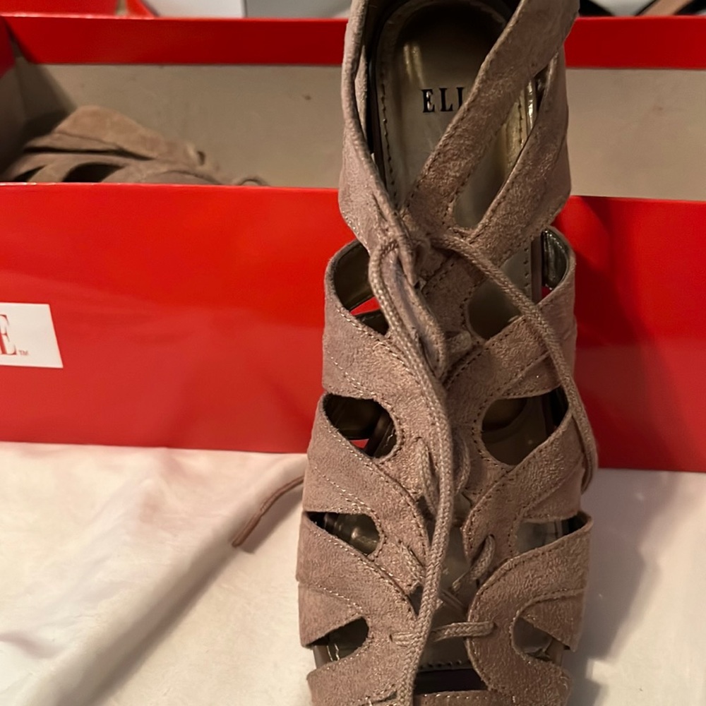 Elle brand new never worn caged style heel.